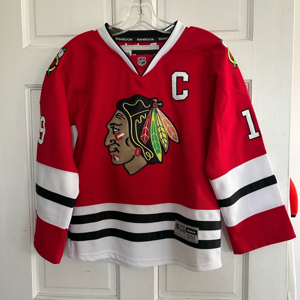 Reebok Toews Blackhawks Captain Official NHL Jersey. Details Sewn On! S/M